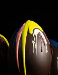 Uova di cioccolato cake design tema pollok effetto goccia